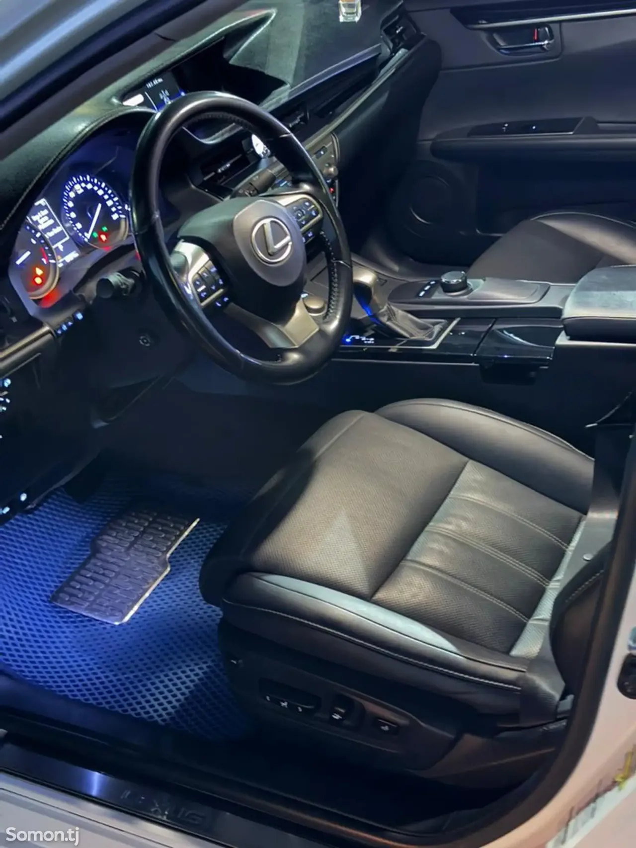 Lexus ES series 2017 · 2.5 AT