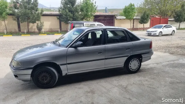 Opel Astra H 1995 · 1.6 MT