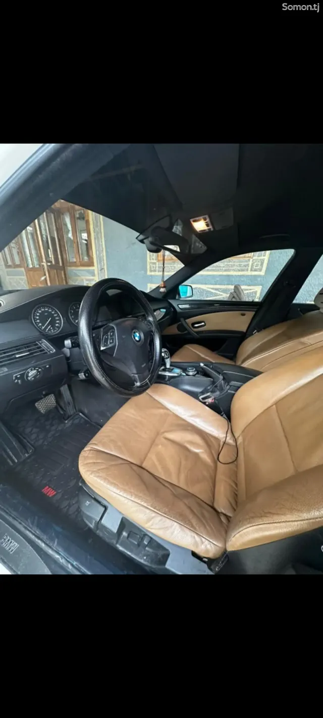 BMW M5 2008 · 2.5 AT