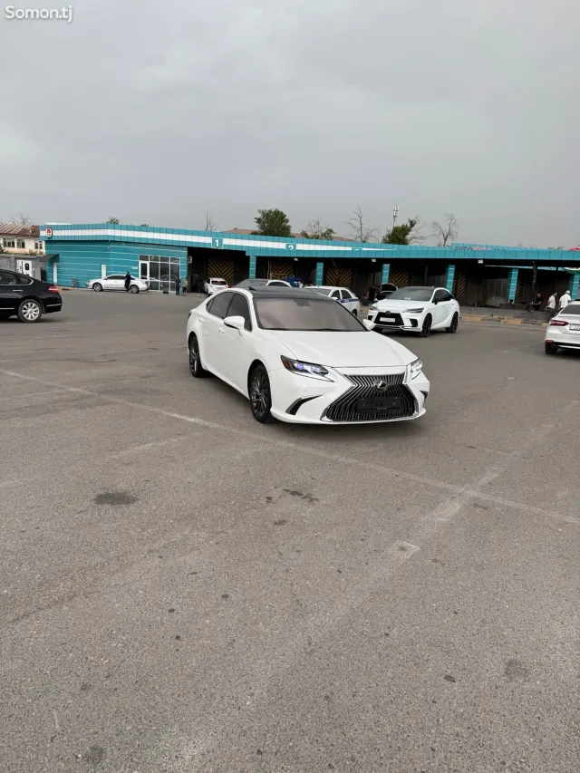 Lexus ES series 2013 · 3.5 AT
