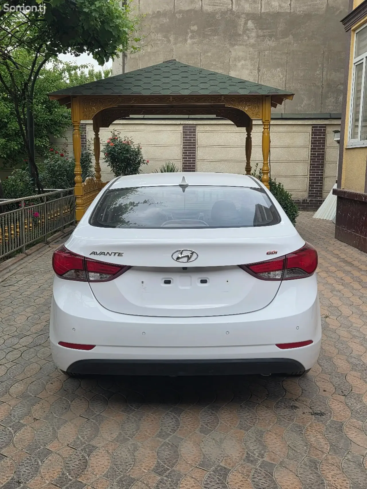 Hyundai Avante 2015 · 1.6 AT