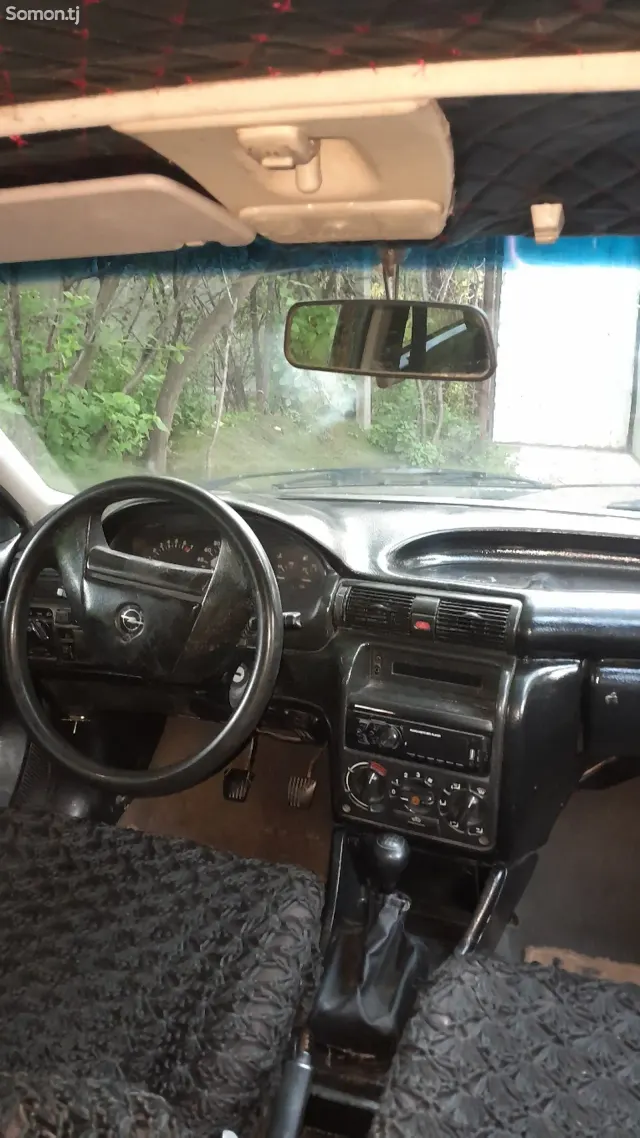 Opel Astra F 1993 · 1.6 MT