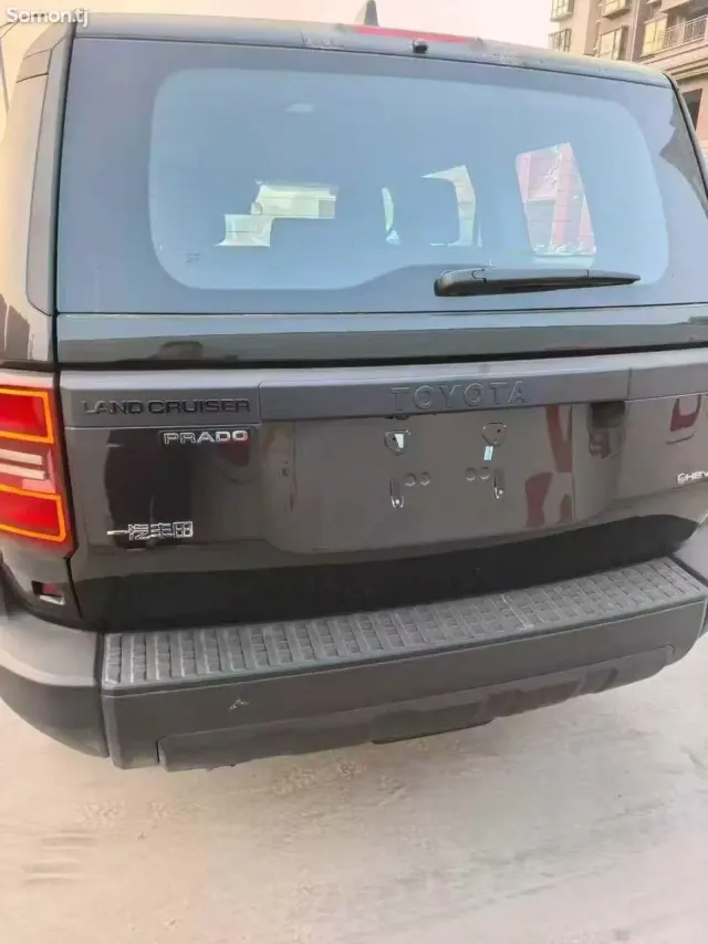 Toyota Land Cruiser Prado 2025 · 2.5 AT