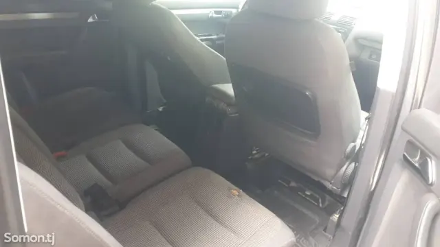 Volkswagen Touran 2008 · 1.9 MT