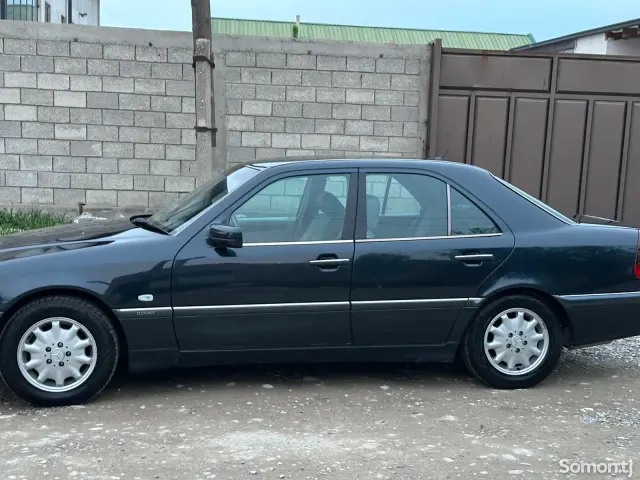 Mercedes-Benz C class 2000 · 2.2 AT