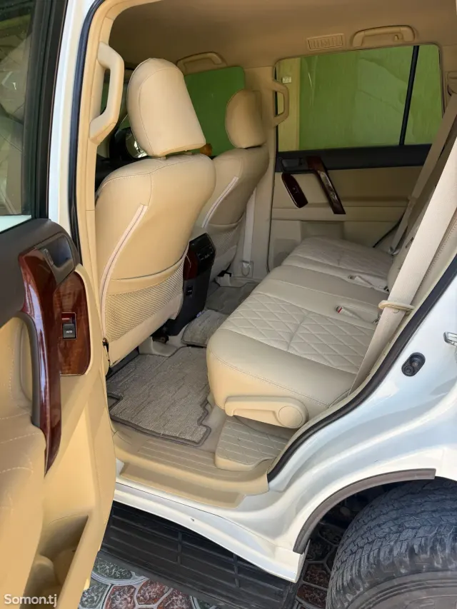 Toyota Land Cruiser Prado 2015 · 4.0 AT