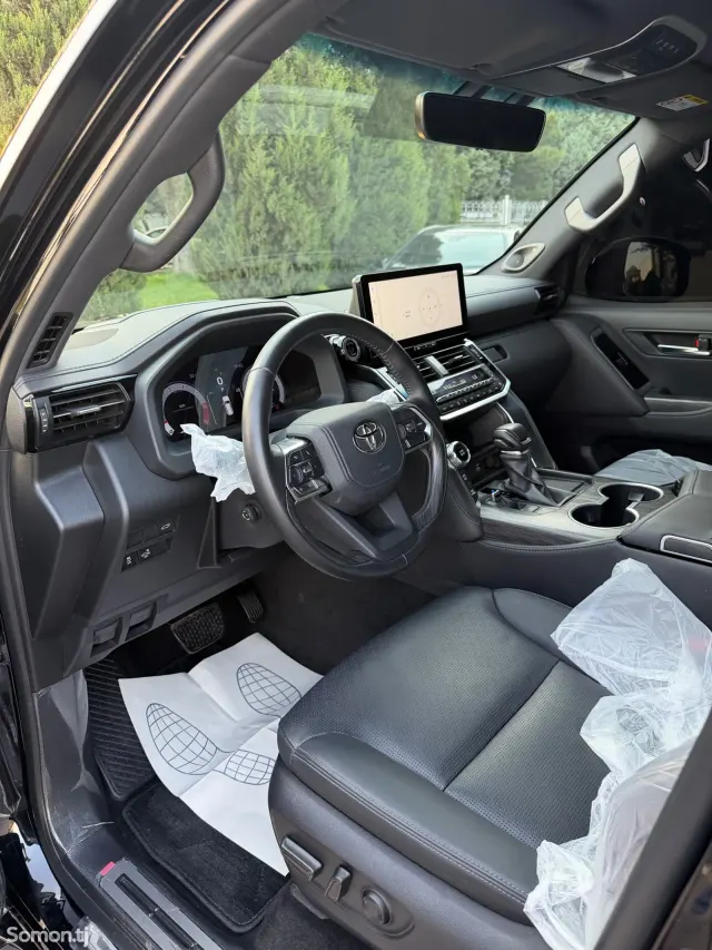 Toyota Land Cruiser 2025 · 3.5 AT