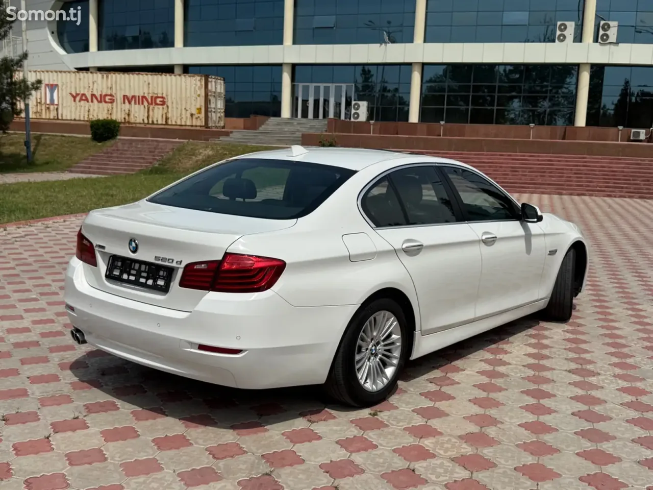 BMW 5 series 2015 · 2.0 AT