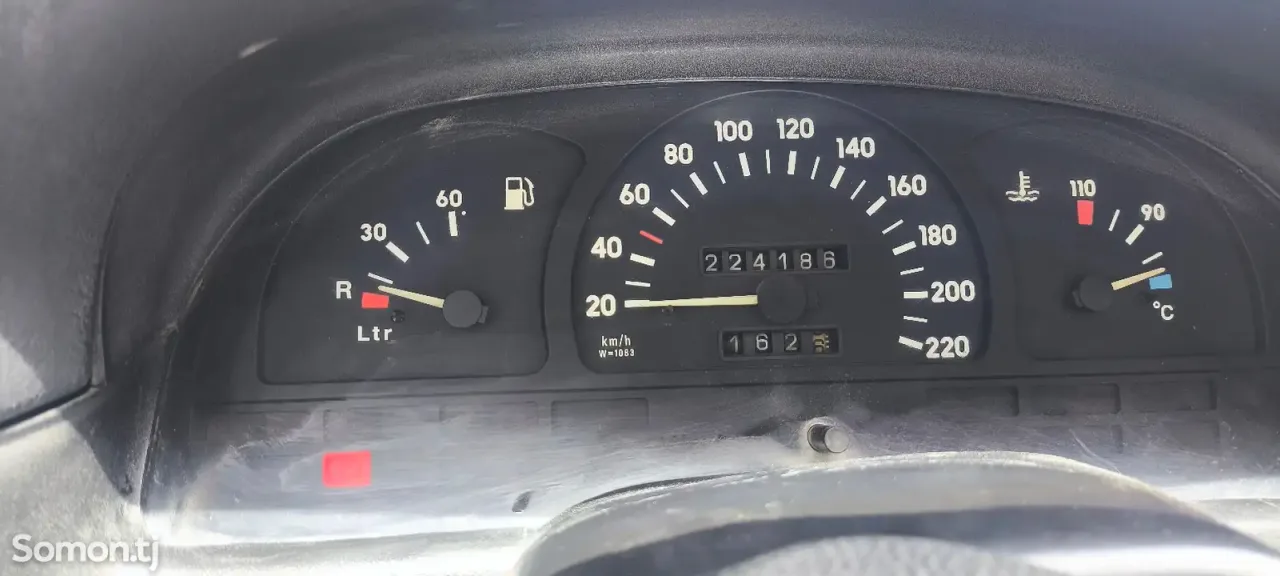 Opel Vectra A 1991 · 1.6 MT