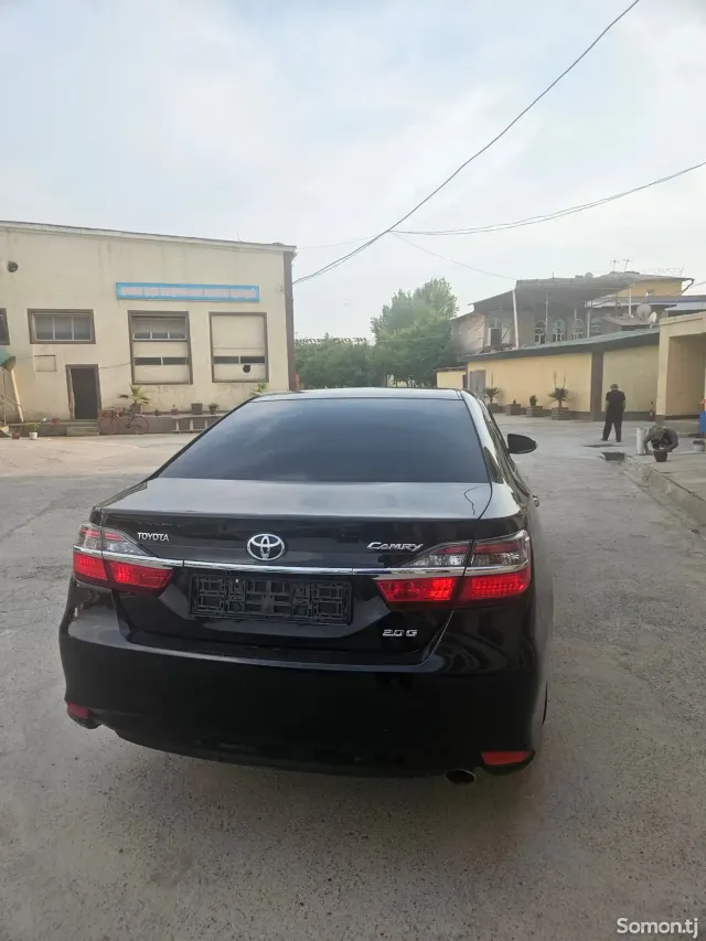Toyota Camry 2016 · 2.0 AT