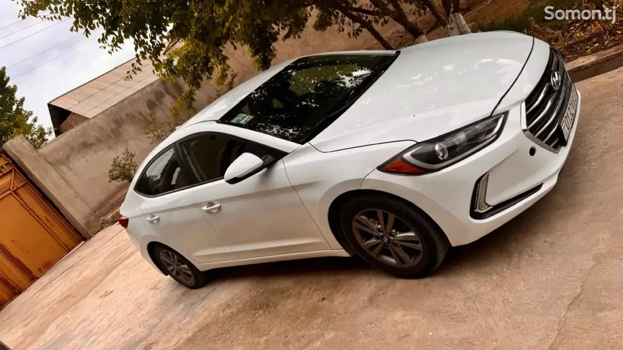 Hyundai Elantra 2017 · 2.0 AT
