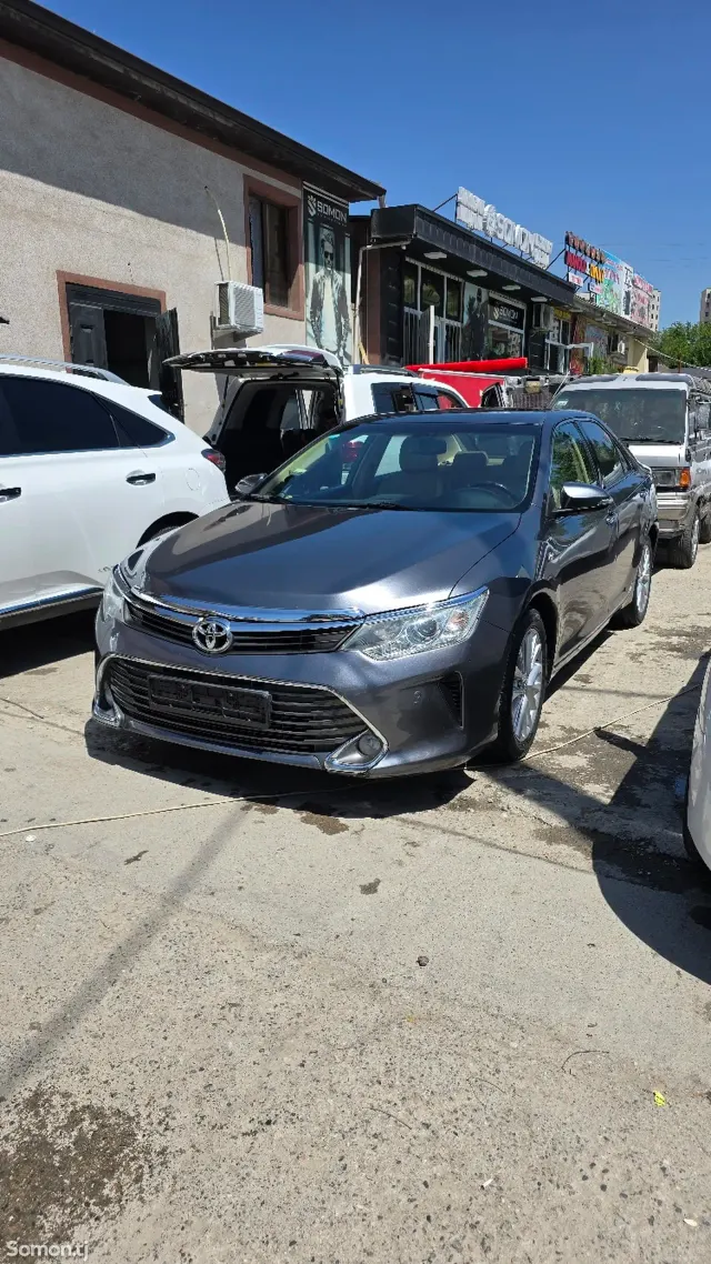 Toyota Camry 2015 · 2.5 AT