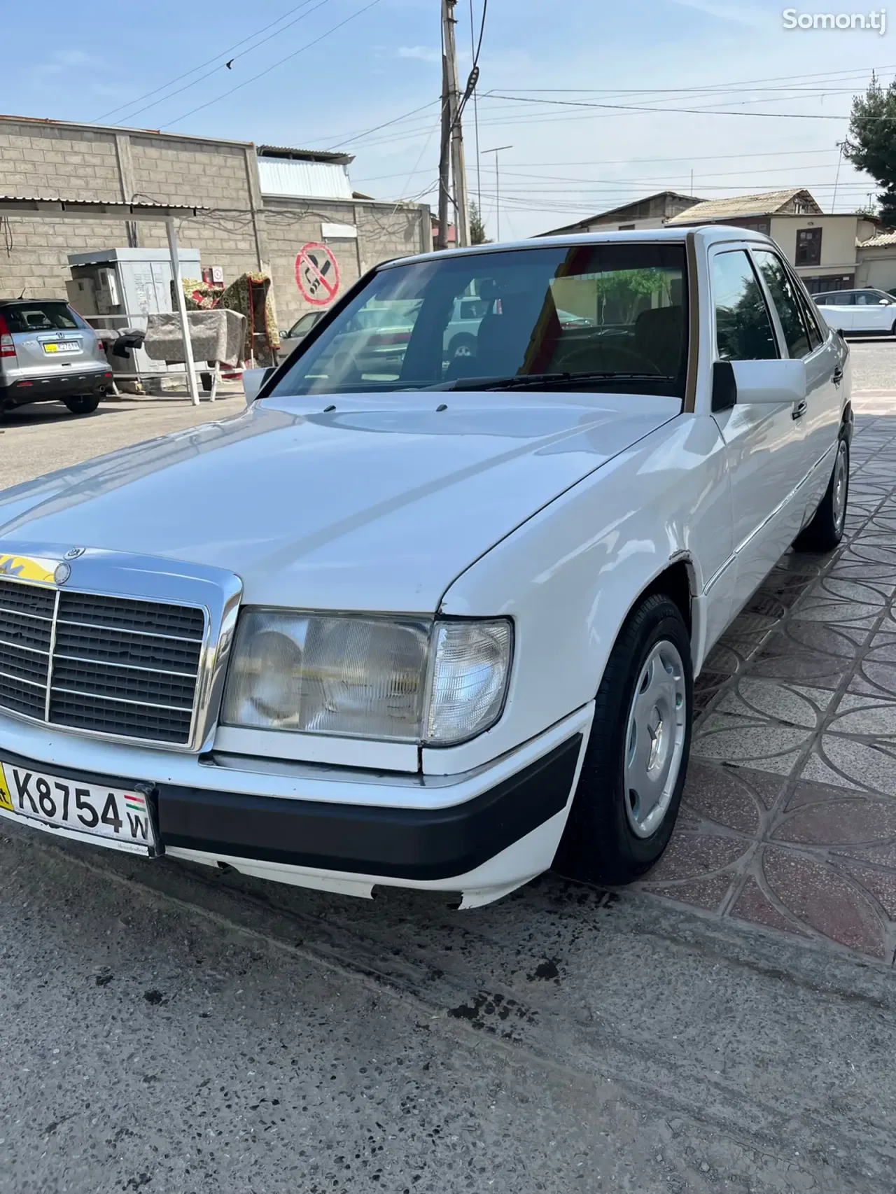 Mercedes-Benz W124 1990 · 2.5 MT