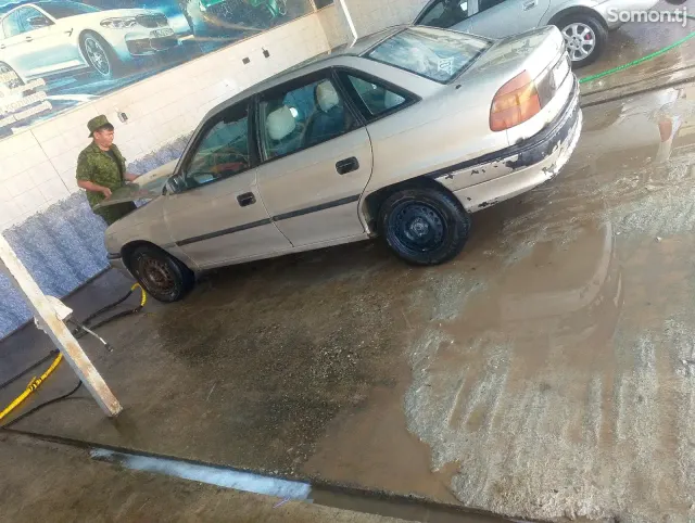 Opel Astra F 1996 · 1.6 MT
