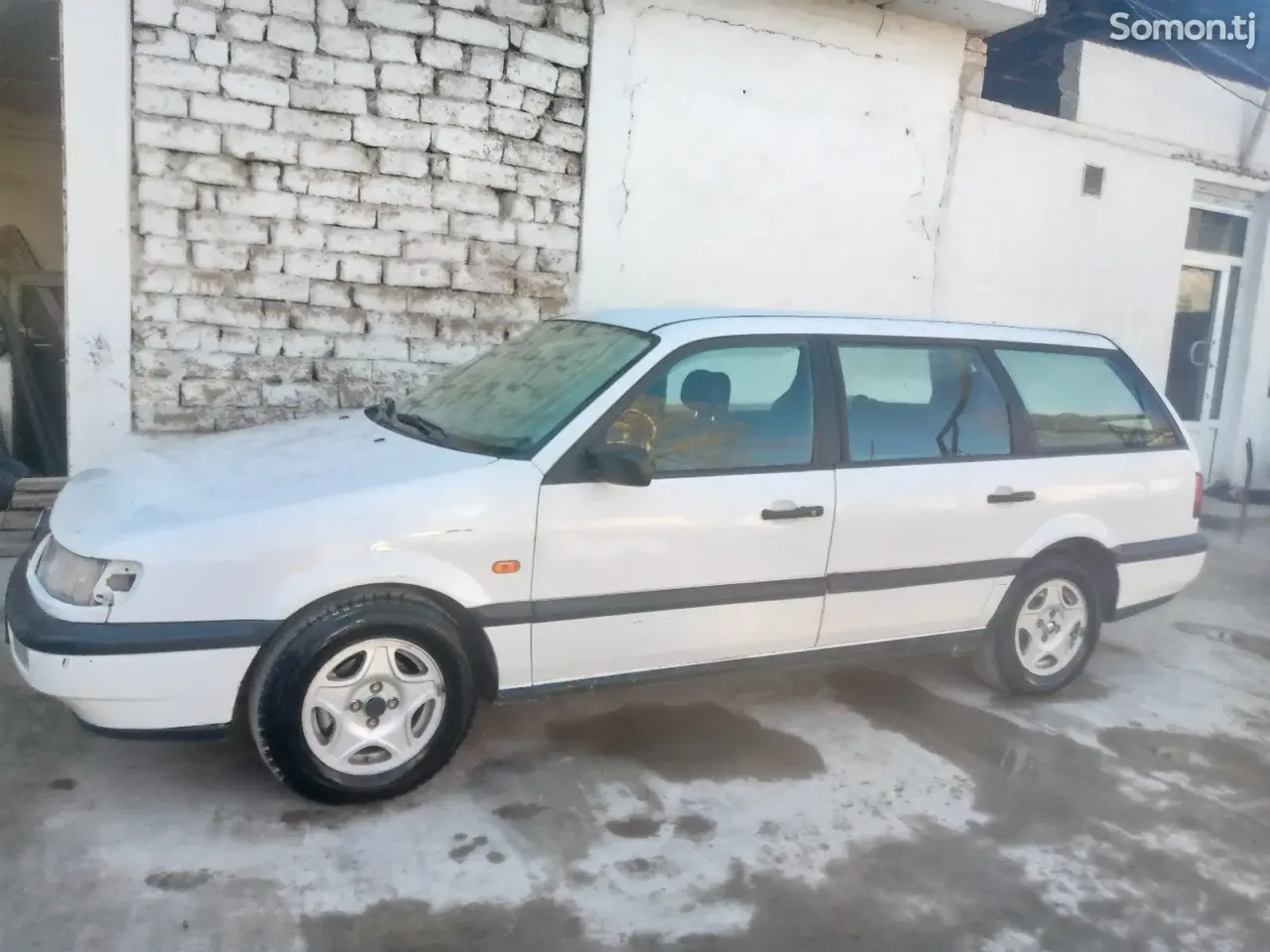 Volkswagen Passat 1993 · 1.8 MT