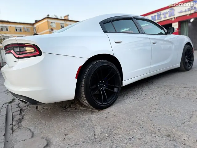 Dodge Charger 2016 · 3.6 AT