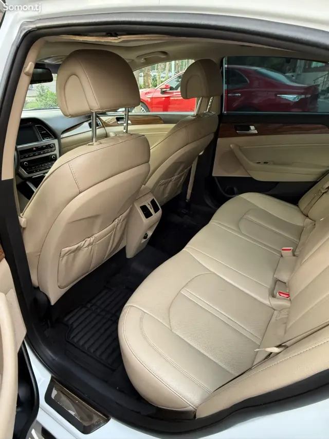 Hyundai Sonata 2015 · 2.4 AT