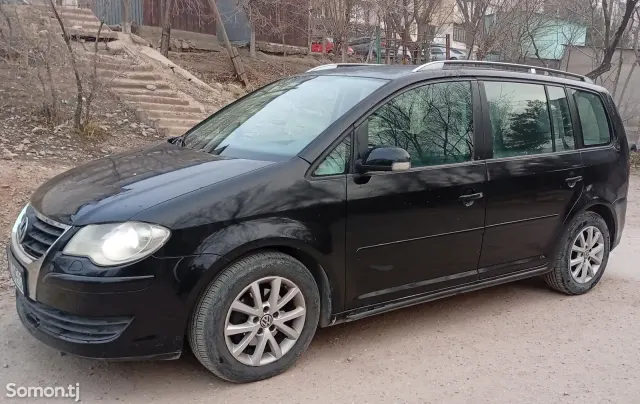 Volkswagen Touran 2007 · 1.4 AT