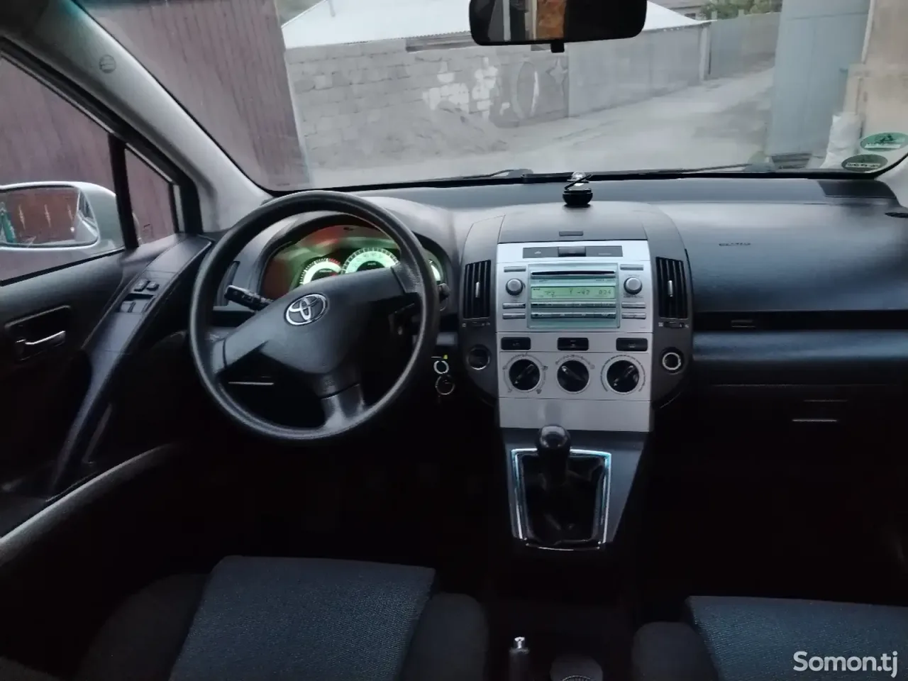 Toyota Corolla Verso 2008 · 2.2 MT