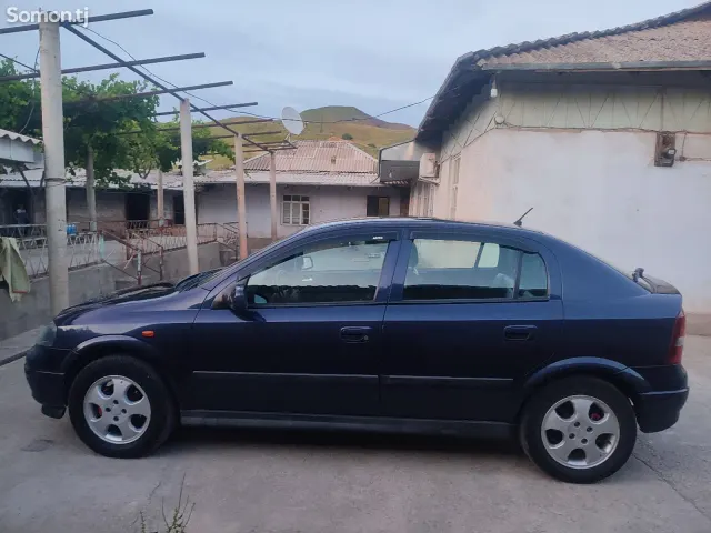 Opel Astra G 1998 · 1.6 MT