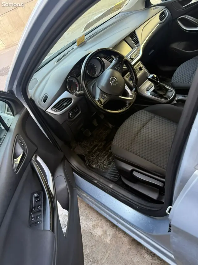 Opel Astra K 2016 · 1.1 MT