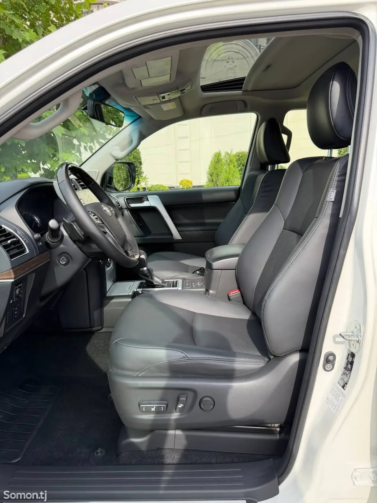 Toyota Land Cruiser Prado 2023 · 4.0 AT