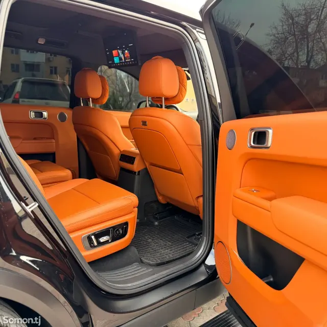 Li Auto (Lixiang) L9 2025 · AT