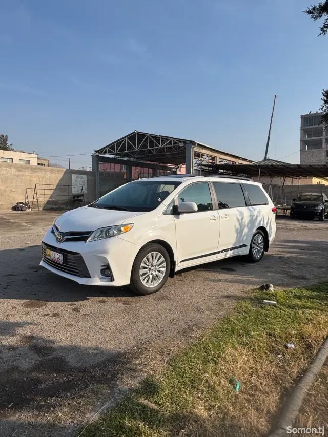 Toyota Sienna 2014 · 3.5 AT