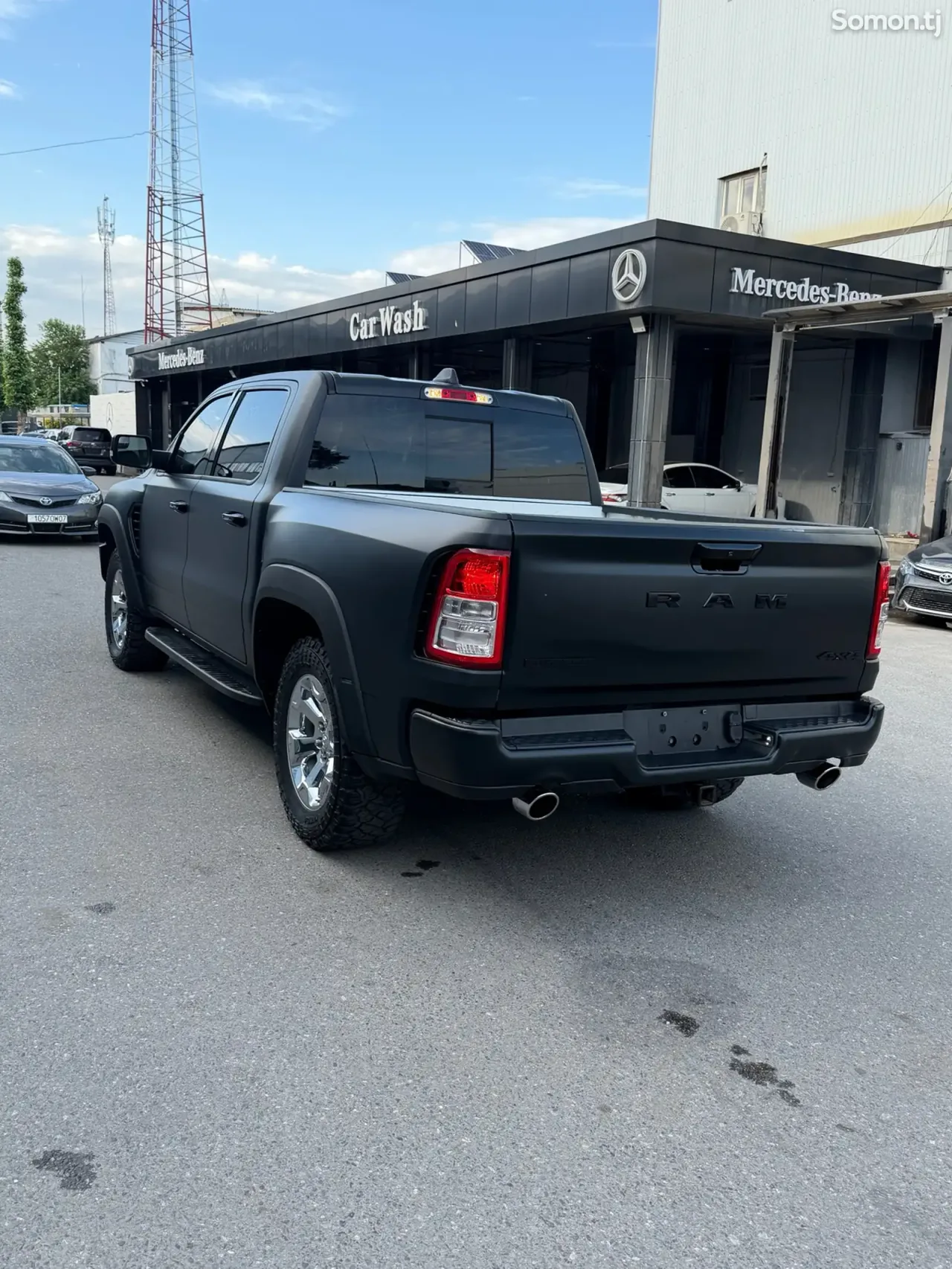 Dodge RAM 2023 · 5.7 AT