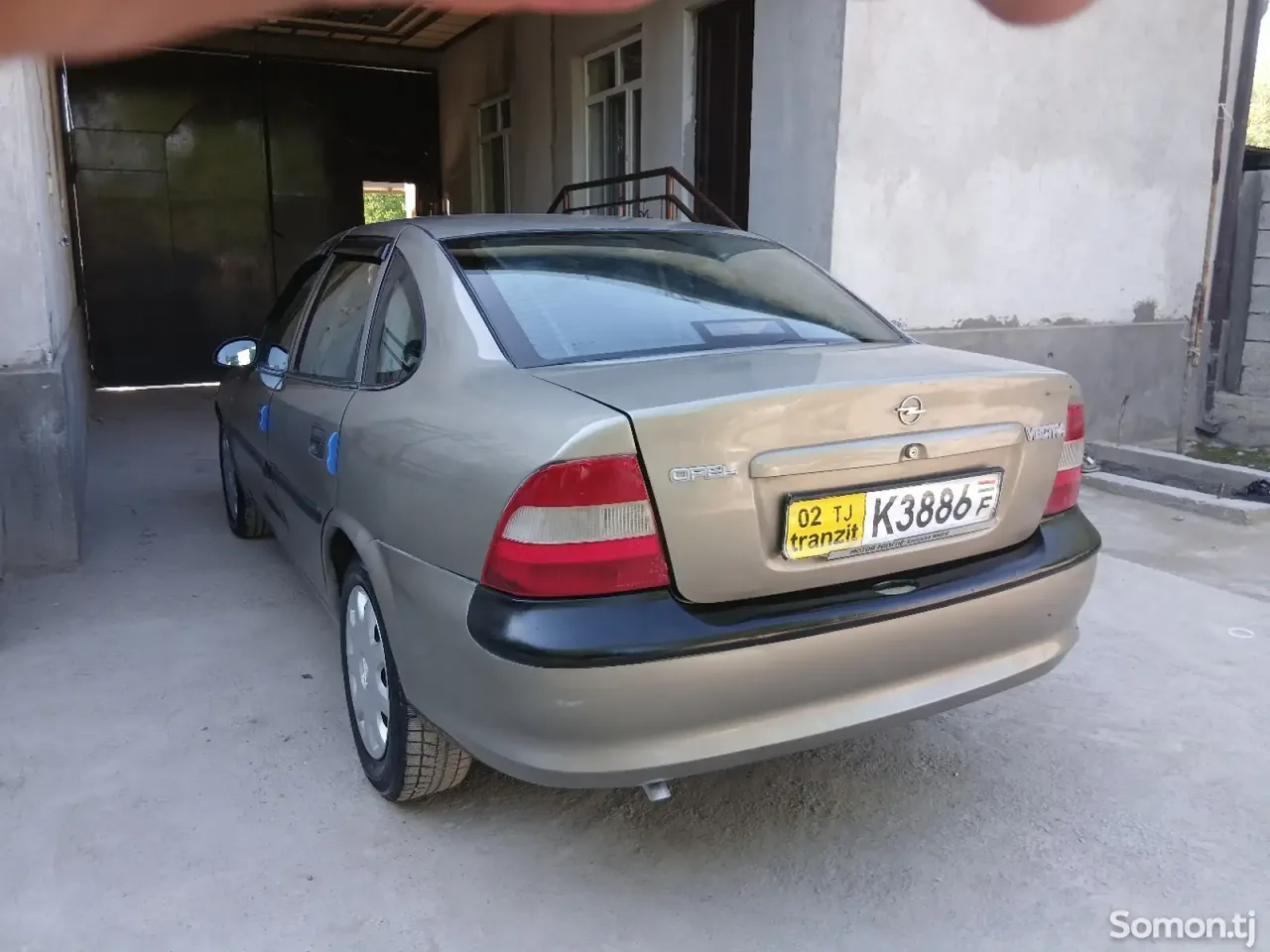 Opel Vectra B 1996 · 1.6 MT