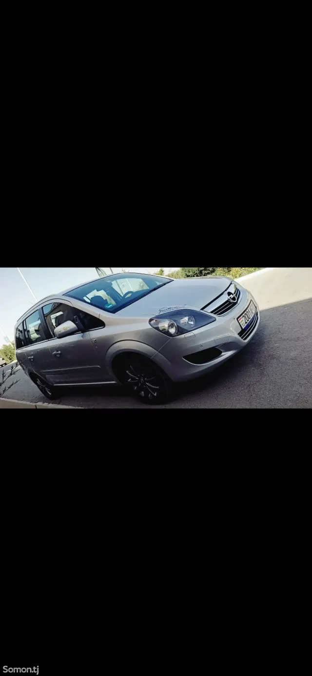 Opel Zafira 2010 · 2.2 AT