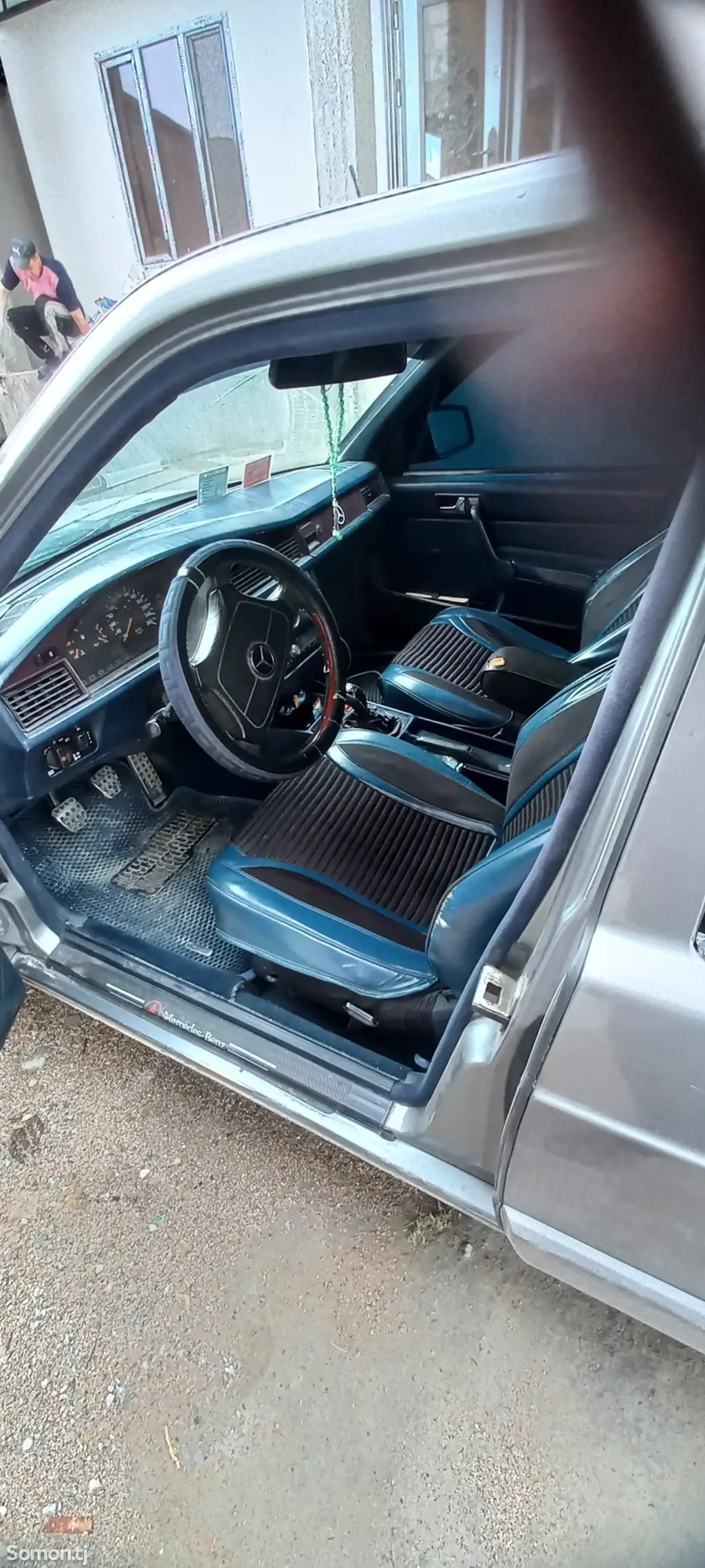 Mercedes-Benz W201 1992 · 2.0 MT