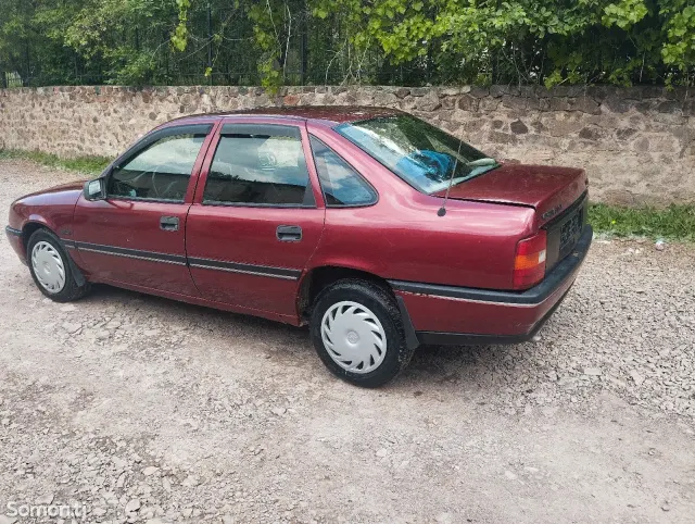 Opel Vectra A 1992 · 1.6 MT