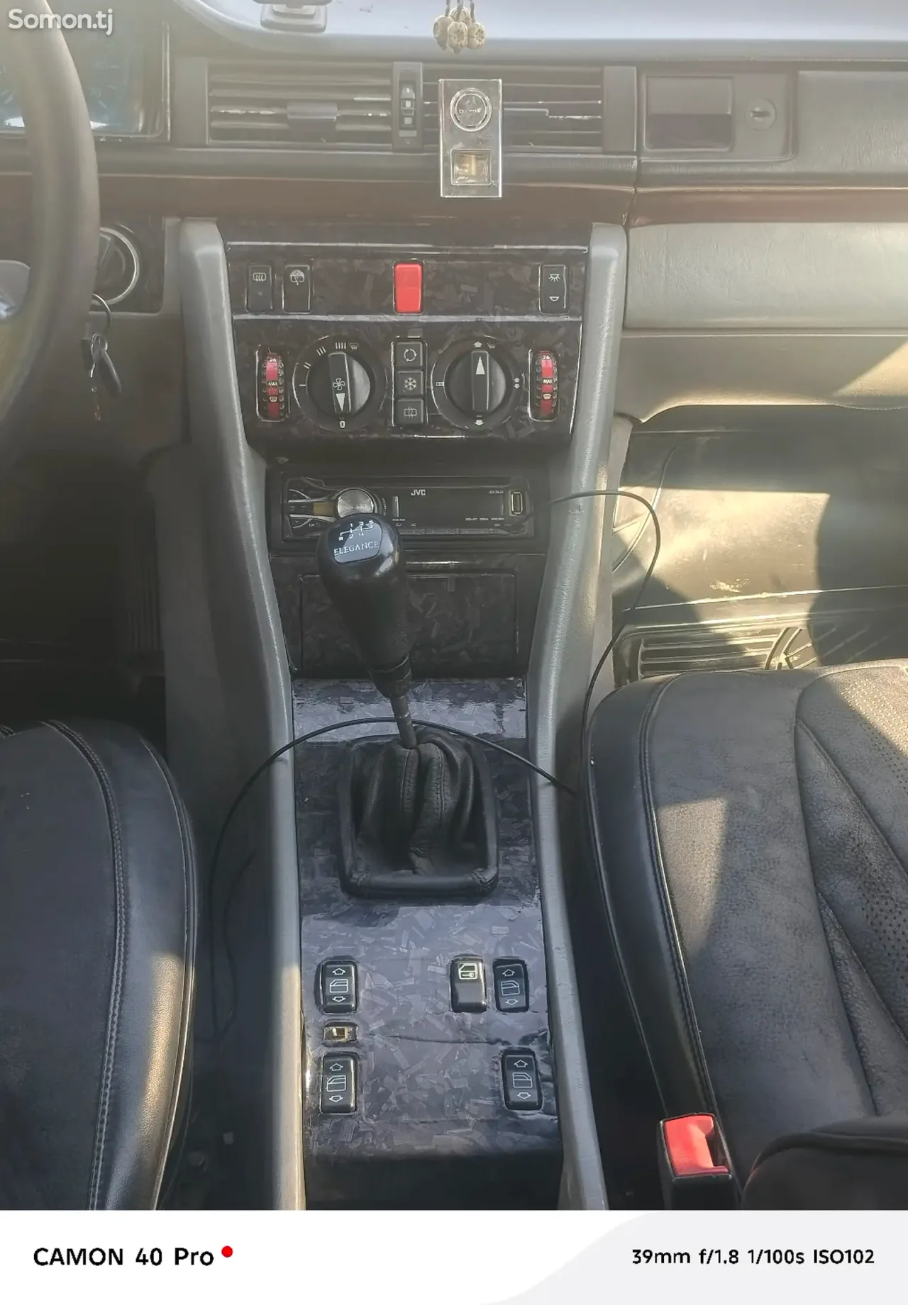 Mercedes-Benz W124 1990 · 2.0 MT