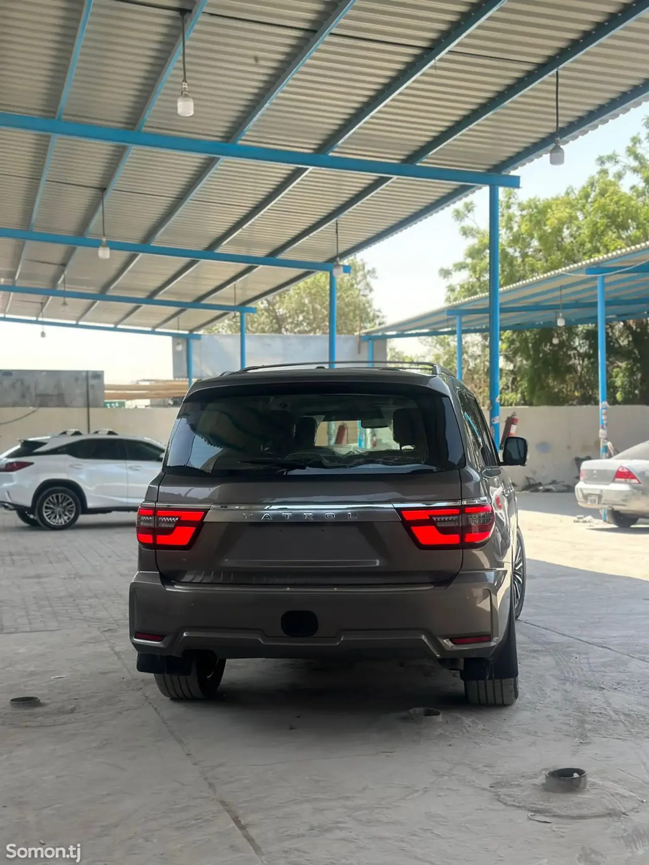 Nissan Patrol 2015 · 5.6 AT
