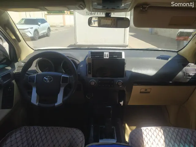 Toyota Land Cruiser Prado 2017 · 4.0 AT