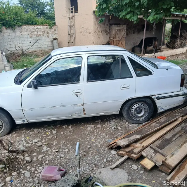 Daewoo Nexia 1995 · 1.6 MT