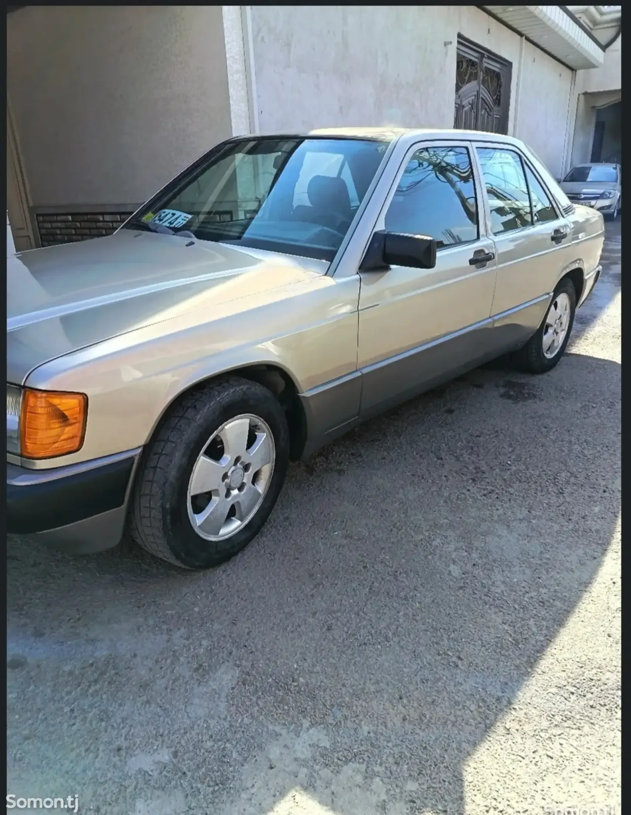 Mercedes-Benz W201 1990 · 2.0 MT