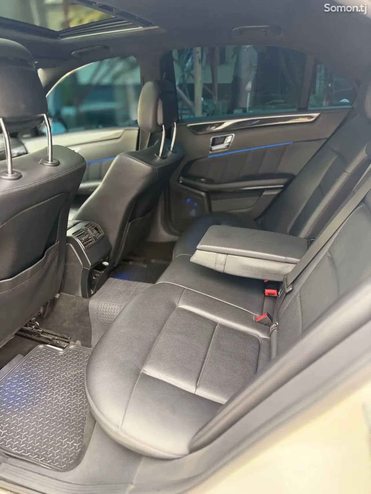 Mercedes-Benz E class 2010 · 3.5 AT