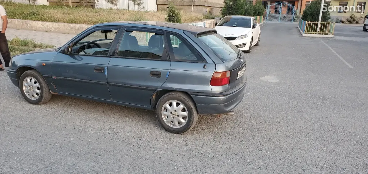 Opel Astra F 1997 · 1.6 MT