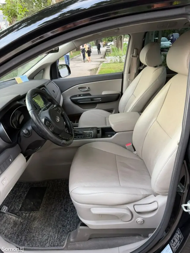 Kia Carnival 2014 · 2.2 AT