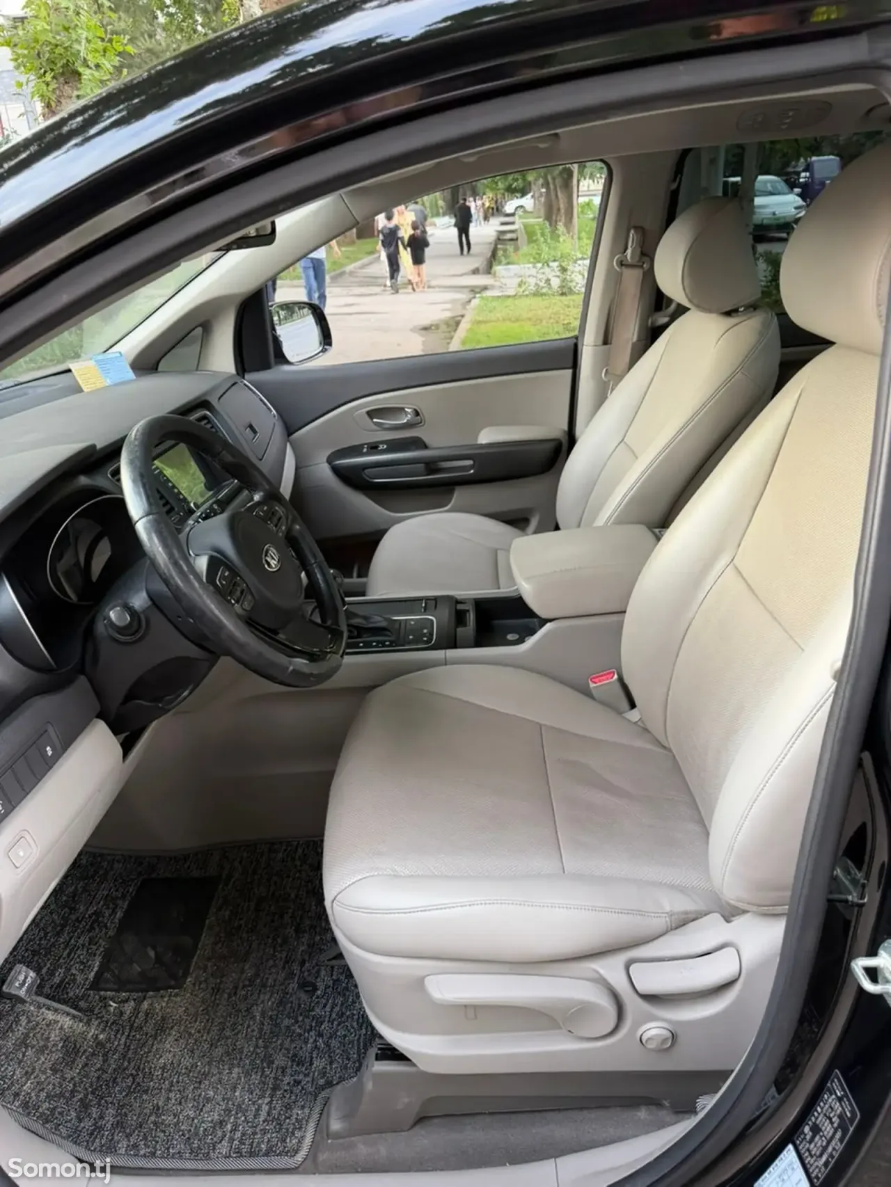 Kia Carnival 2014 · 2.2 AT