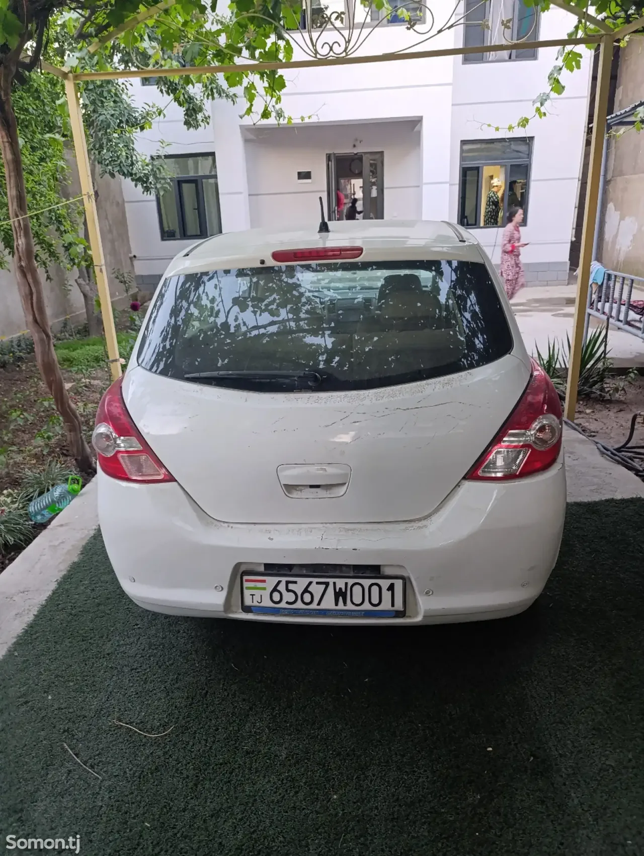 Nissan Tiida 2009 · 1.6 AT