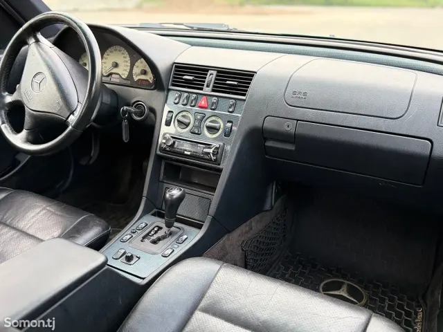 Mercedes-Benz C class 2000 · 2.4 AT