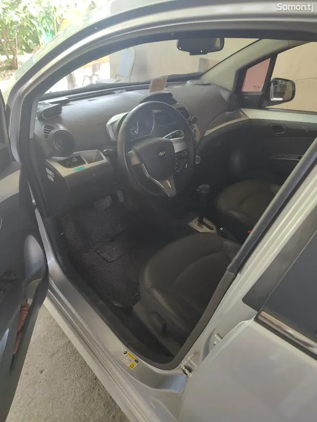 Chevrolet Spark 2015 · 1.3 AT
