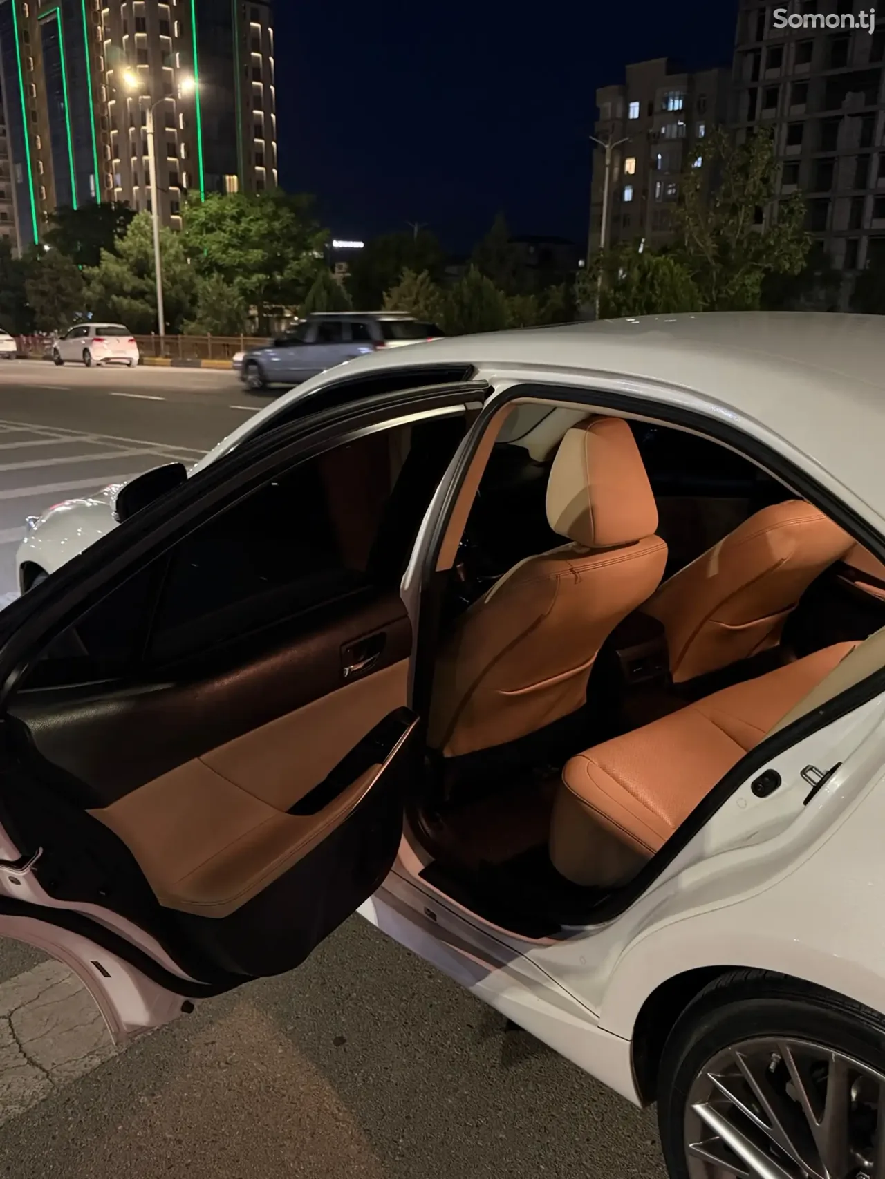Lexus IS series 2014 · 2.5 AT