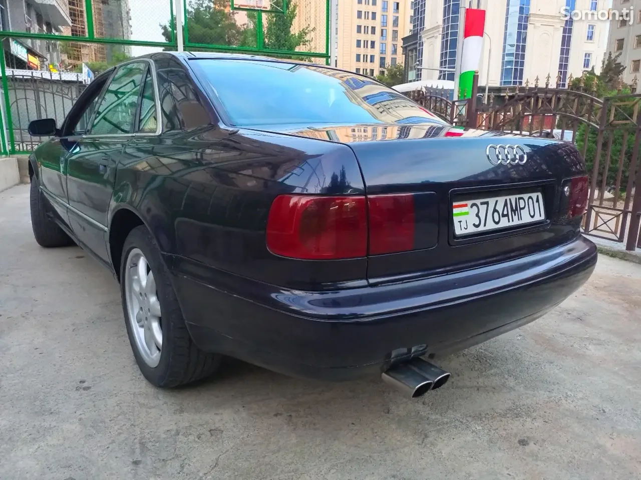 Audi A8 1995 · 3.7 MT