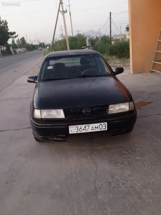 Opel Vectra A 1992 · 0.6 MT
