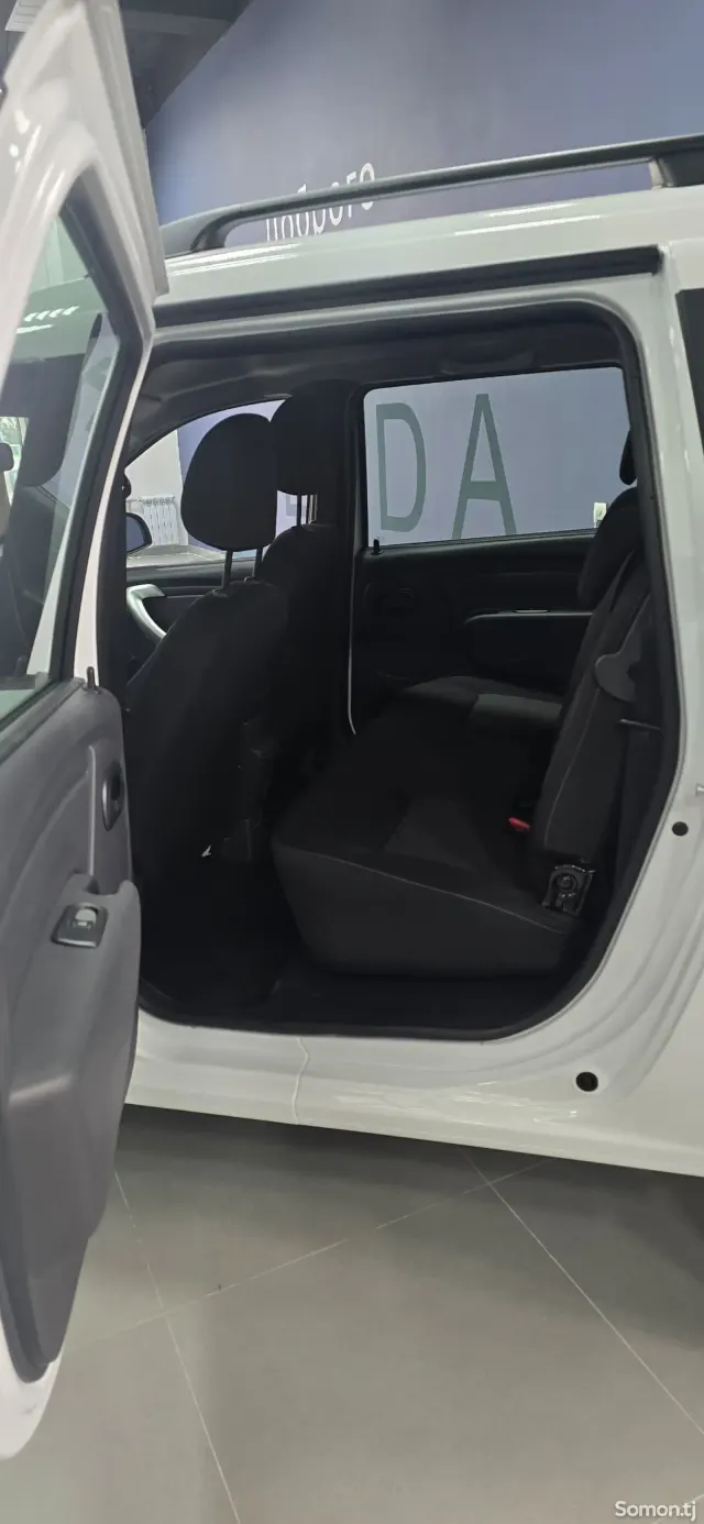 Lada (ВАЗ) Largus 2025 · 1.6 MT