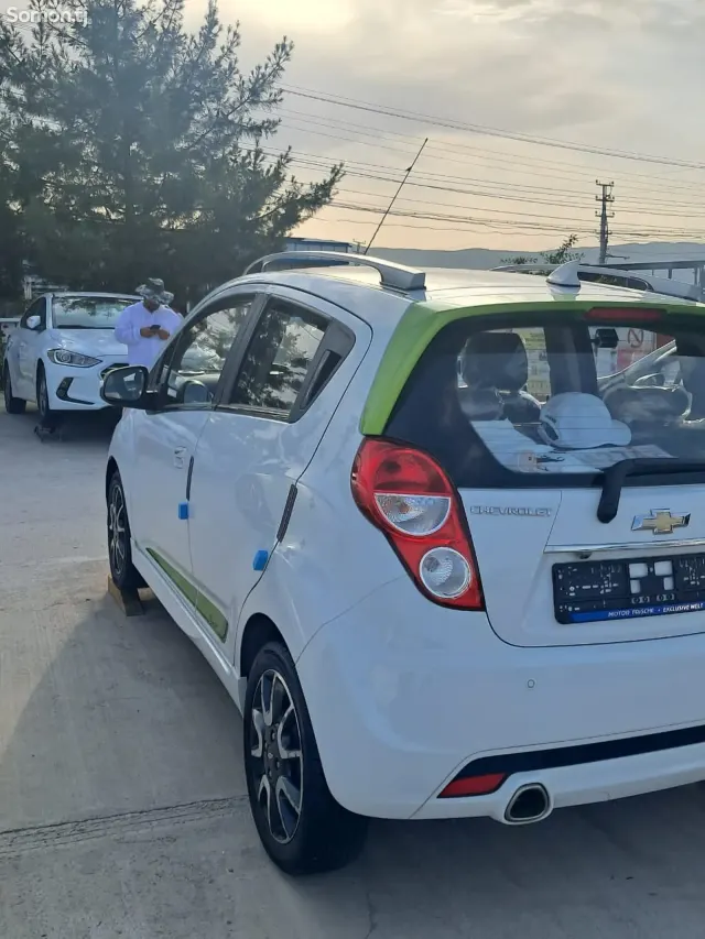 Chevrolet Spark 2014 · 1.1 AT